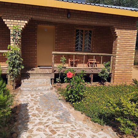 Sunshinevibe Guest House Касане Екстериор снимка