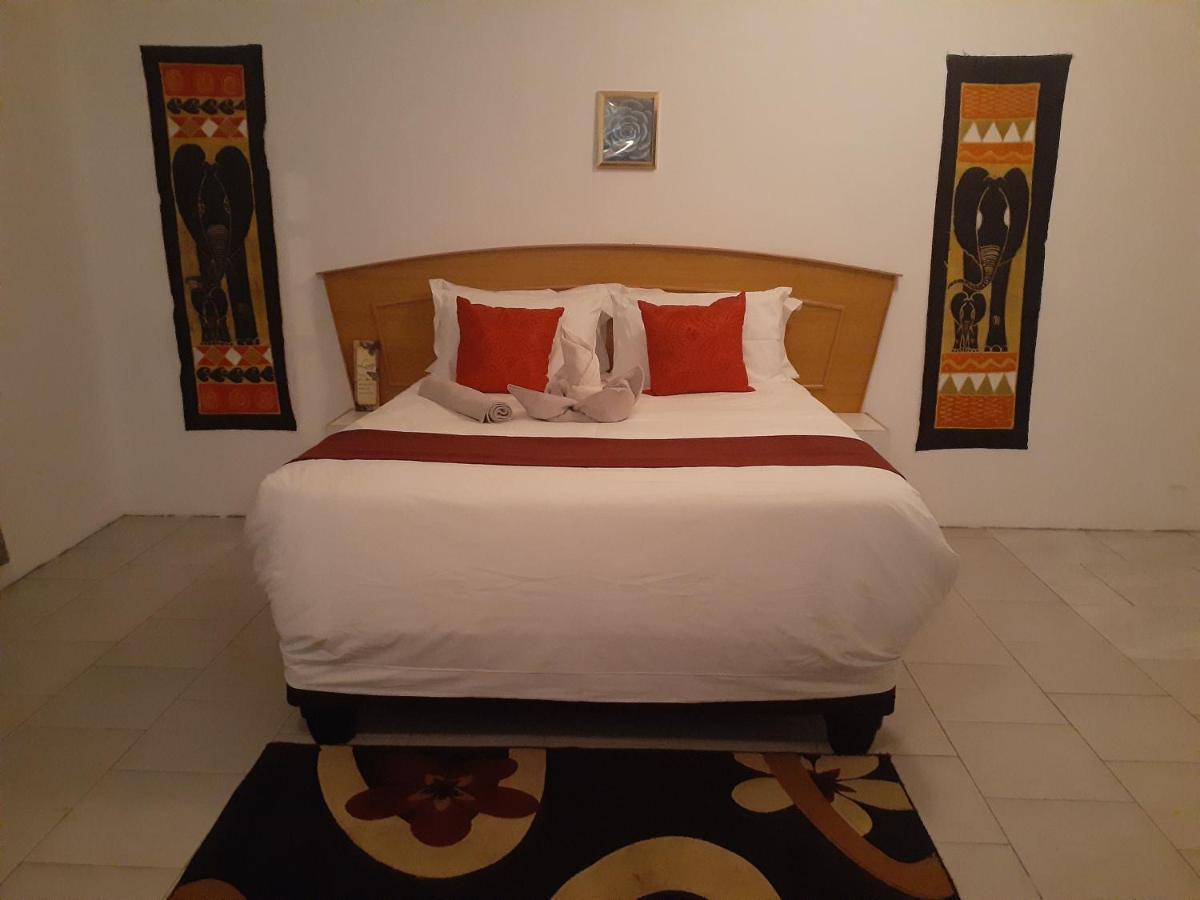 Sunshinevibe Guest House Касане Екстериор снимка