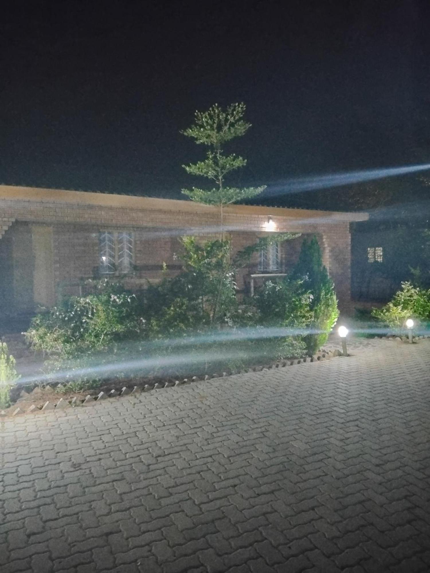 Sunshinevibe Guest House Касане Екстериор снимка
